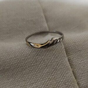 Size 7 Sterling Silver Wave Ring
